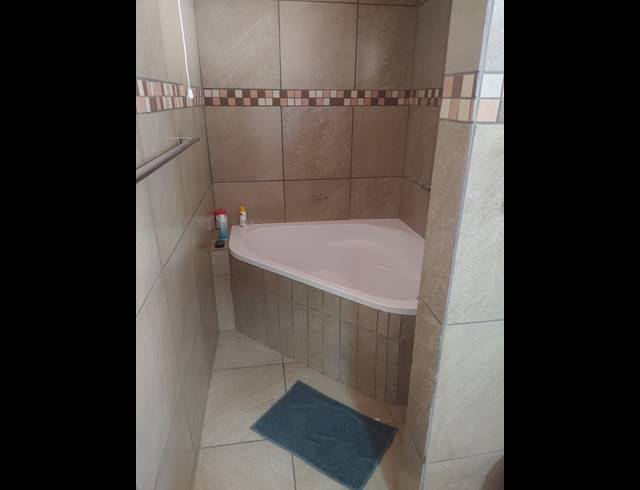 3 BEDROOM FREEHOLD FOR SALE IN FLORAUNA